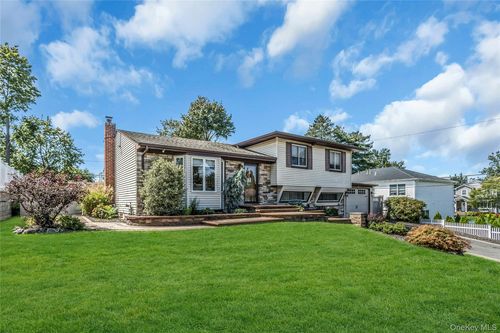 3 Harrow Ln, Old Bethpage, NY, 11804-1609 | Card Image