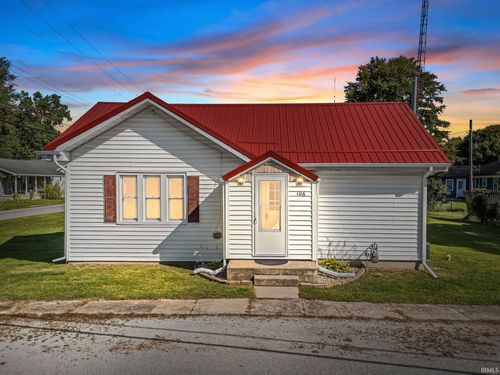 106 W Columbia St, Pierceton, IN, 46562-9350 | Card Image