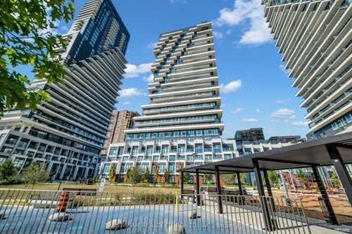 330-20 Inn On The Park Drive, North York, ON, M3C0P8 | Card Image