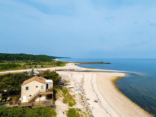 22 Creek Rd, Wading River, NY, 11792-2501 | Card Image