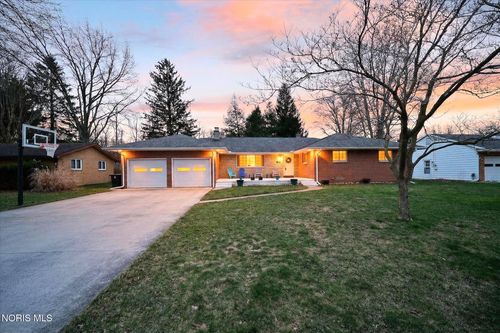 915 Carol Rd, Bowling Green, OH, 43402-3604 | Card Image