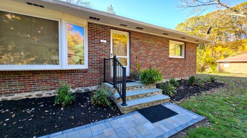 11 Upper Whittemore Rd, Middlebury, CT, 06762-2215 | Card Image