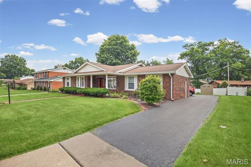 5303 River Aire Dr, Godfrey, IL, 62035-1440 | Card Image