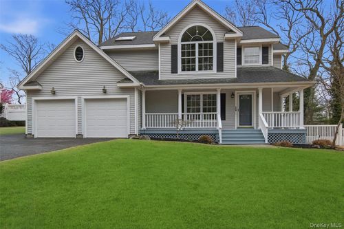 24 North Dr, Centerport, NY, 11721-1550 | Card Image