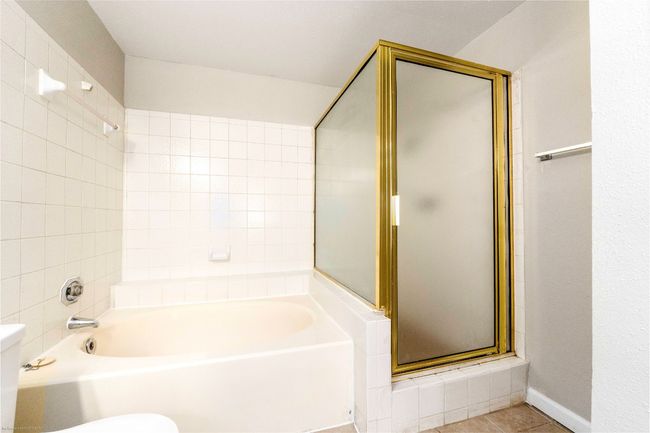 Not many condos in this range have a separate shower and queen size tub! | Image 15