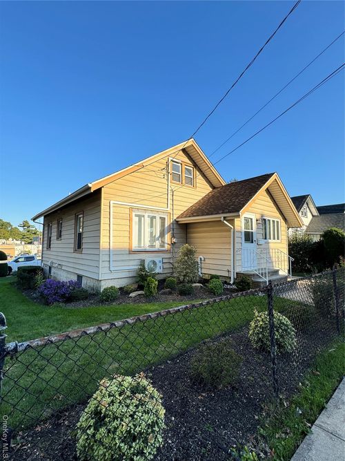 248 Fulton St, Westbury, NY, 11590-3030 | Card Image