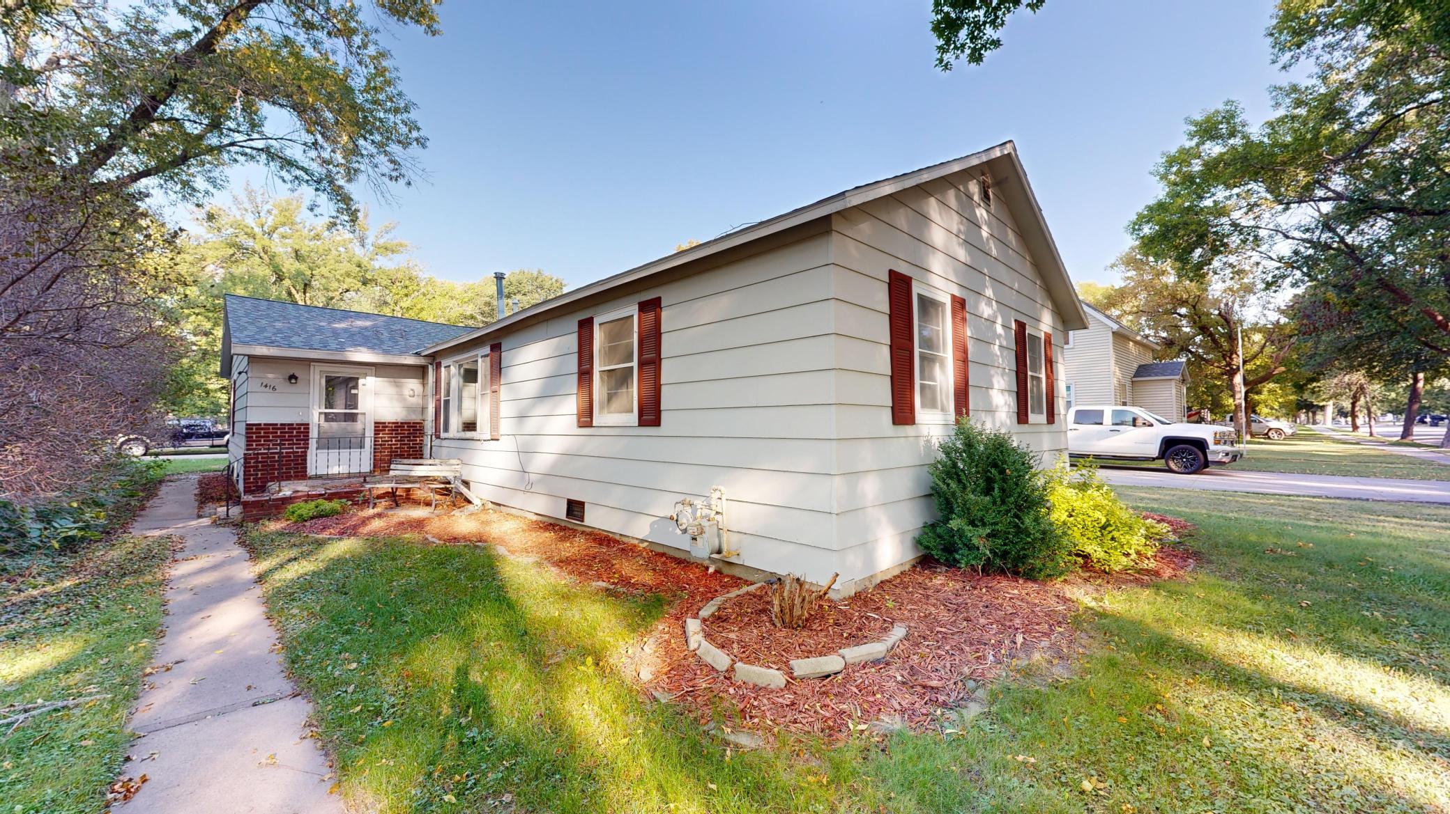 7th St, Willmar, MN 56201