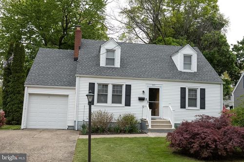 423 Sutherland Rd, Ewing, NJ, 08618-2414 | Card Image
