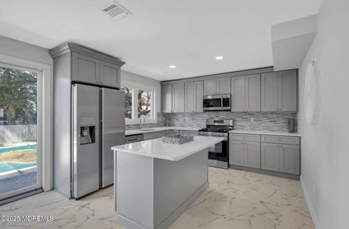 1143 Roe Ave, Point Pleasant Boro, NJ, 08742-4450 | Card Image