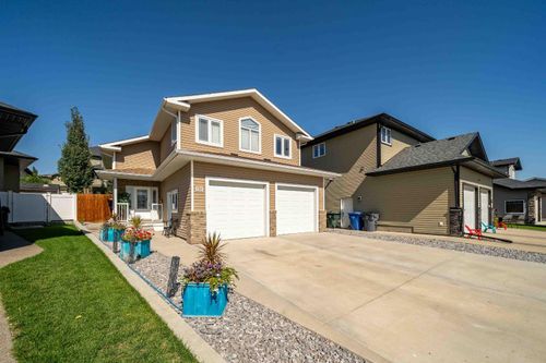 132 Ranchman Place Ne, Medicine Hat, AB, T1C0E3 | Card Image