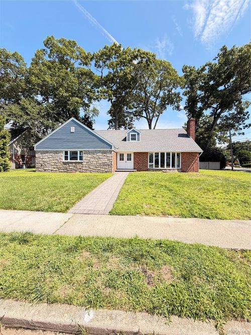 127 Berkshire Rd, Rockville Centre, NY, 11570-1600 | Card Image