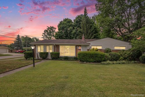 18751 Norwich Road, Livonia, MI, 48152 | Card Image