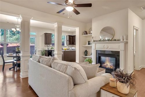 2243 Knoxhill Vw Se, Smyrna, GA, 30082-5252 | Card Image