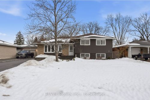 13 Crestcombe Rd, Saint Catharines, ON, L2S2J5 | Card Image