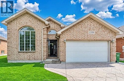 1328 Imperial Crescent, Windsor, ON, N9G2T5 | Card Image