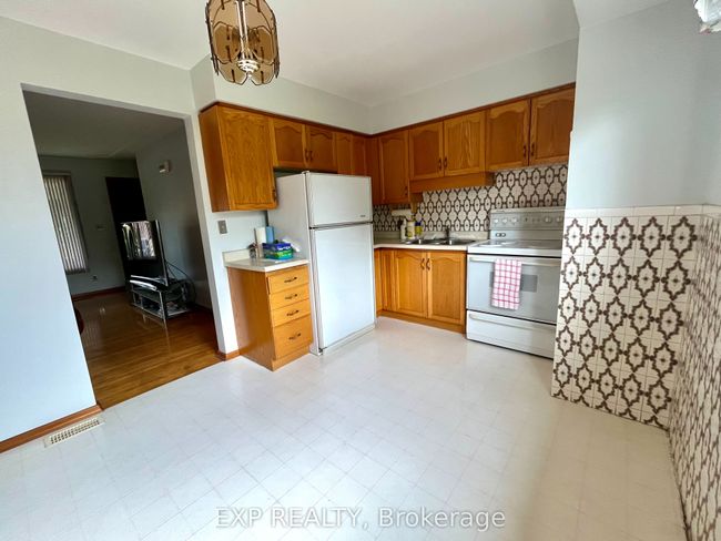 134 Alison Ave, Home with 3 bedrooms, 2 bathrooms and 4 parking in Cambridge ON | Image 5