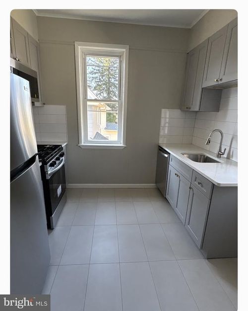 b-109 Union Ave, STRATFORD, NJ, 08084-1309 | Card Image