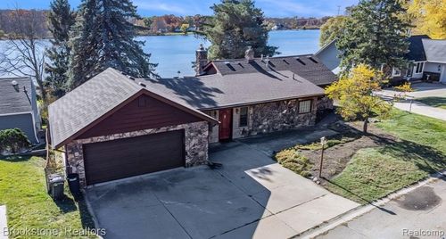 2739 Lakeridge, Wixom, MI, 48393-1217 | Card Image