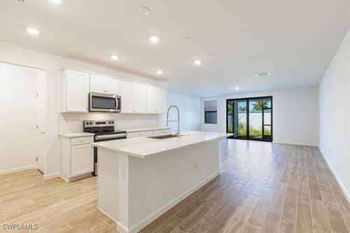 27842 Solis Grande Dr, BONITA SPRINGS, FL, 34135-3572 | Card Image