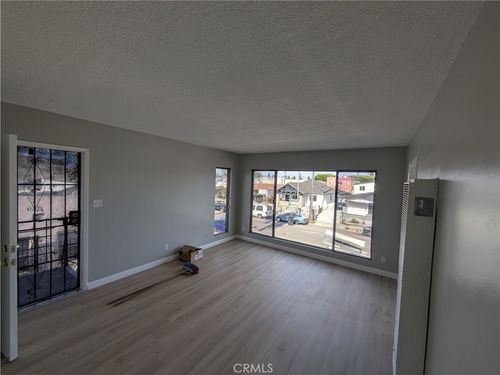 5847 Denver Ave, Los Angeles, CA, 90044-6348 | Card Image