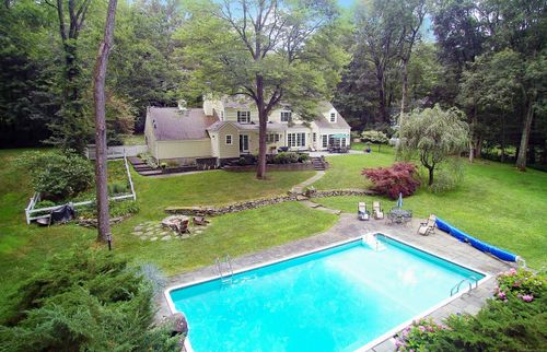 8 Strawberry Ridge Rd, Ridgefield, CT, 06877-6019 | Card Image