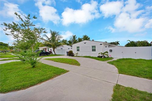 2615 Liberty St, Hollywood, FL, 33020-1944 | Card Image