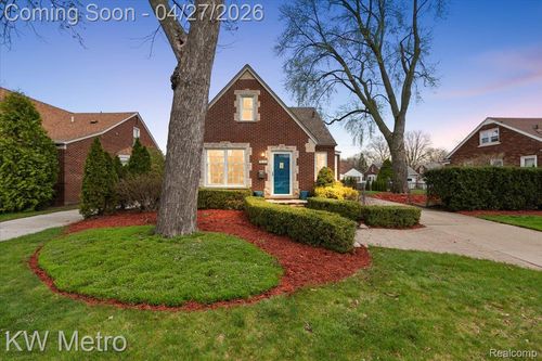 1830 Stanhope St, Grosse Pointe Woods, MI, 48236-1965 | Card Image