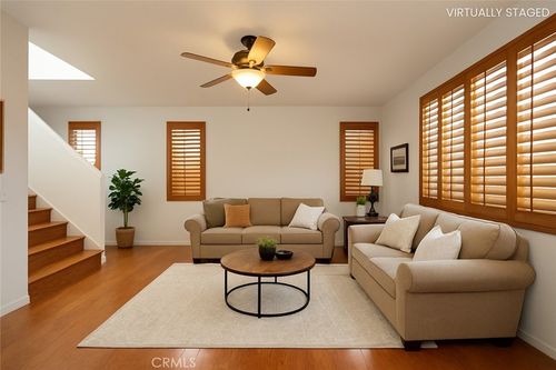 89-29458 Shannon Ct, Canyon Country, CA, 91387-7106 | Card Image