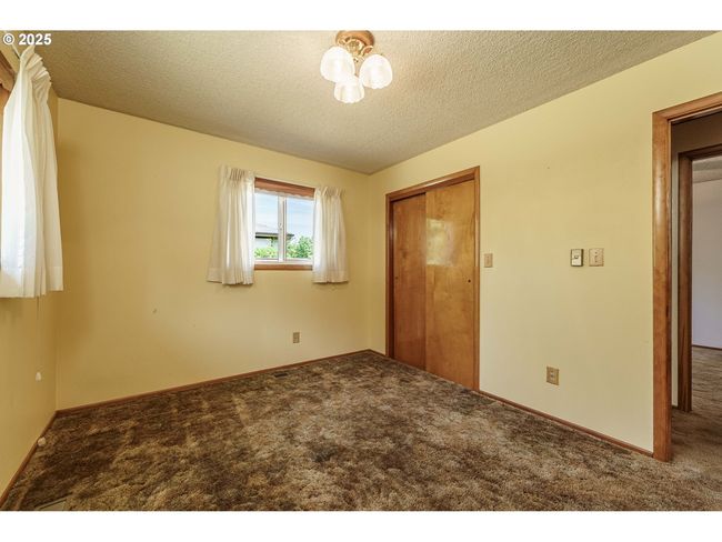 1938 Nw Sierra Ln, House other with 3 bedrooms, 2 bathrooms and 2 parking in Camas WA | Image 19