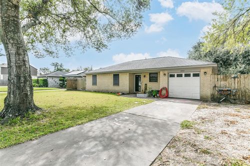 6421 N Ridgecrest Drive, Hitchcock, TX, 77563 | Card Image