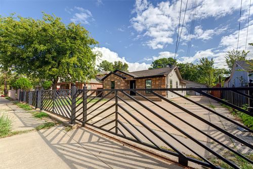 554 Pleasant Vista Dr, Dallas, TX, 75217-3639 | Card Image