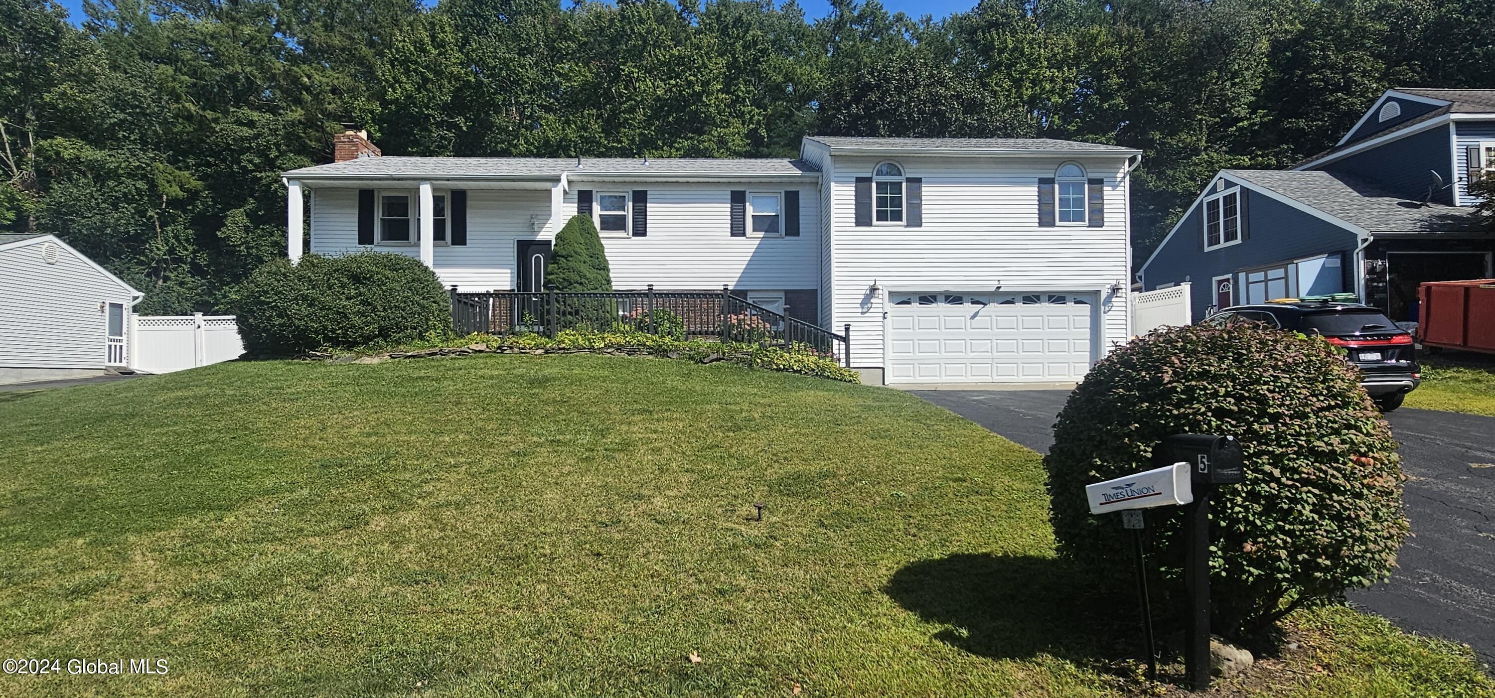Chinquapin Ave, East Greenbush, NY 12061