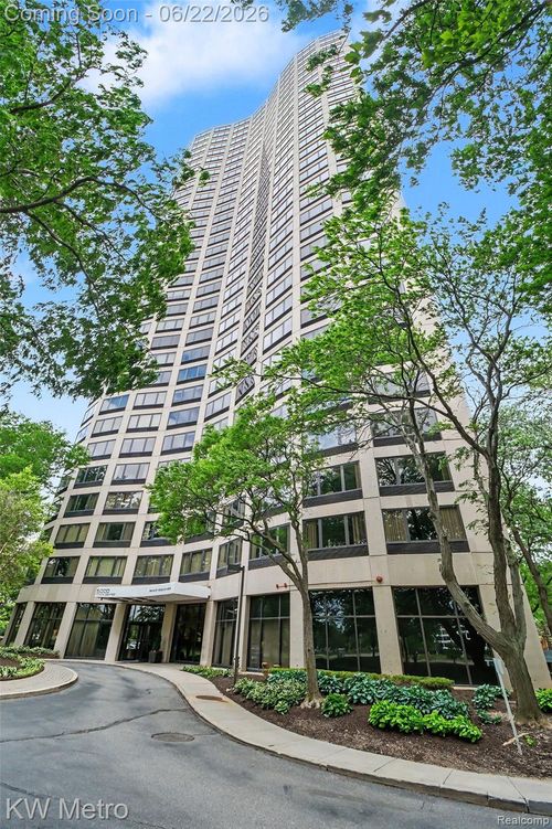 2906-5000 Town Ctr, Southfield, MI, 48075-1118 | Card Image