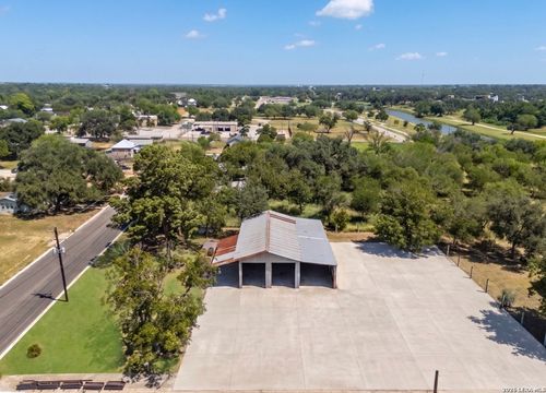 215 E College St, Pleasanton, TX, 78064 | Card Image