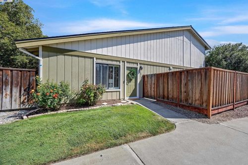 556 Morgan Cmn, Livermore, CA, 94551-5970 | Card Image