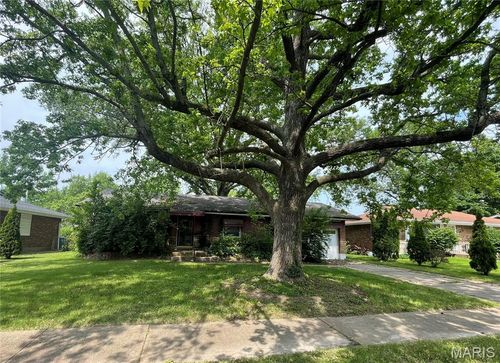 329 Kirk Dr, Ferguson, MO, 63135-3026 | Card Image