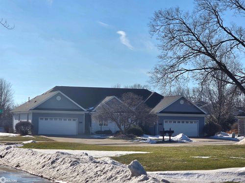 3245 Pinnacle Ct, Mason City, IA, 50401-9449 | Card Image