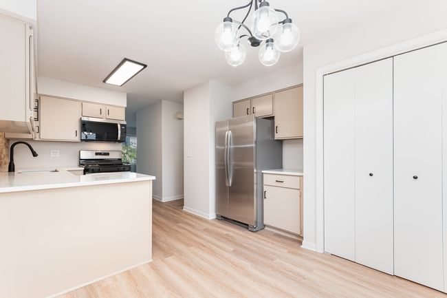 334 Ashland Ave, Townhouse with 2 bedrooms, 3 bathrooms and 2 parking in Highwood IL | Image 5