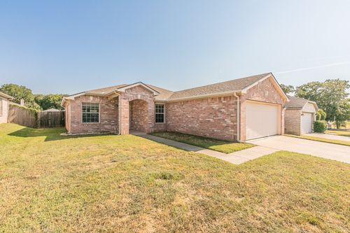 8025 Hidden Oaks Dr, Fort Worth, TX, 76120-2623 | Card Image