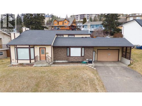 755 Fleming Dr, Kamloops, BC, V1S1A2 | Card Image