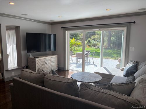 133 Boathouse Ln, Bay Shore, NY, 11706-8130 | Card Image