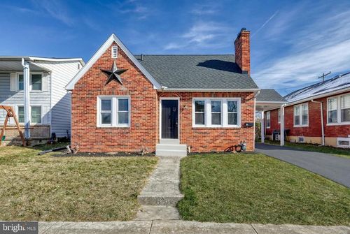 327 Norway St, YORK, PA, 17403-2529 | Card Image