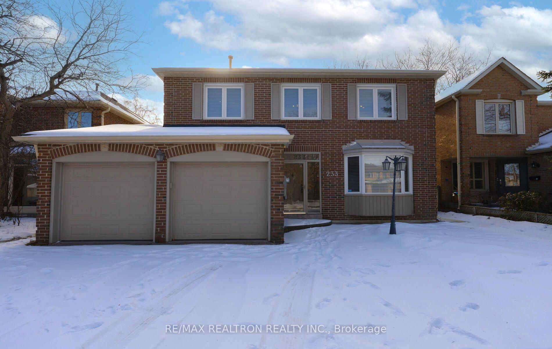 233 Spring Gate Blvd, For Sale in Thornhill - Zoocasa