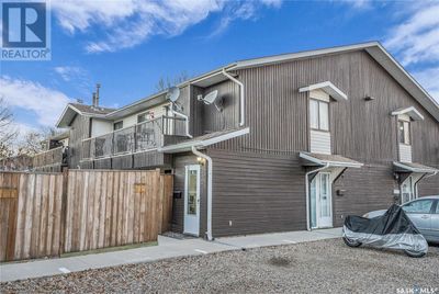 213 Main St, Townhouse with 2 bedrooms, 1 bathrooms and null parking in Martensville SK | Image 2