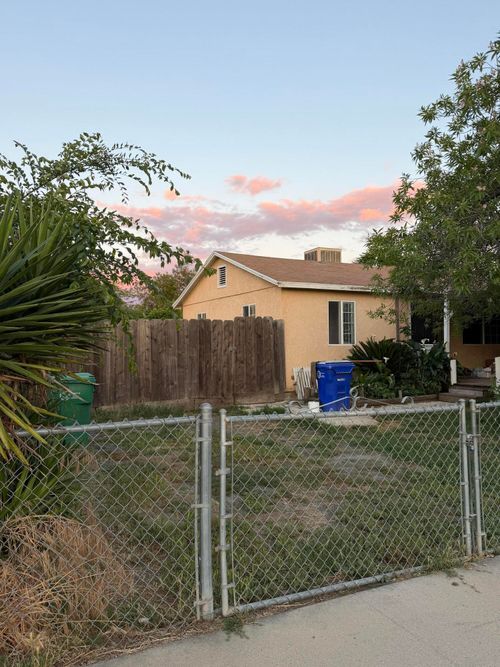 296 S H Street, Porterville, CA, 93257 | Card Image