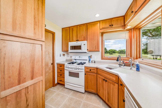 10096 Cherry Valley Rd, House other with 2 bedrooms, 2 bathrooms and 6 parking in GENOA IL | Image 9