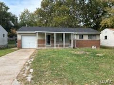 Ranch-style house with a garage | Image 1