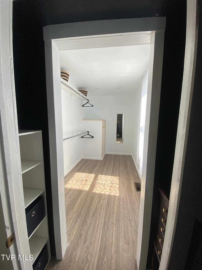 Walk In Closet | Image 17