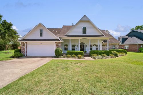 1406 Ne Oakridge Dr, Claremore, OK, 74017-1462 | Card Image