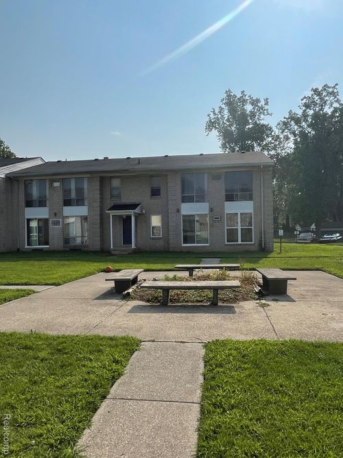 apt-111-22148 Dante St, Oak Park, MI, 48237-2839 | Card Image